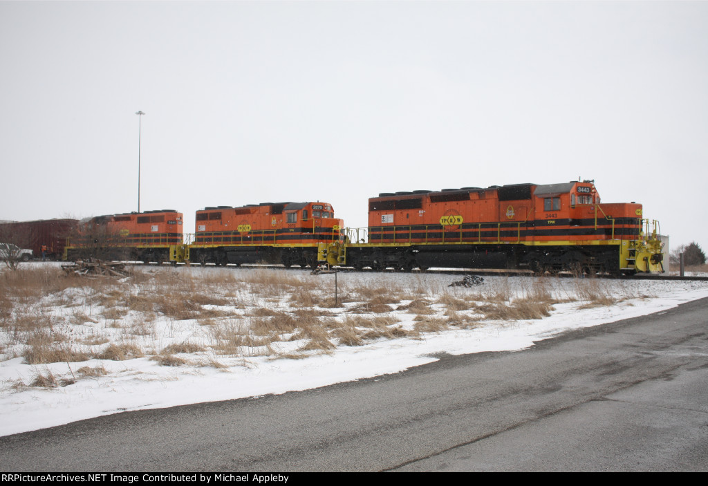 Another shot of the TP&W train at Remingtoj.